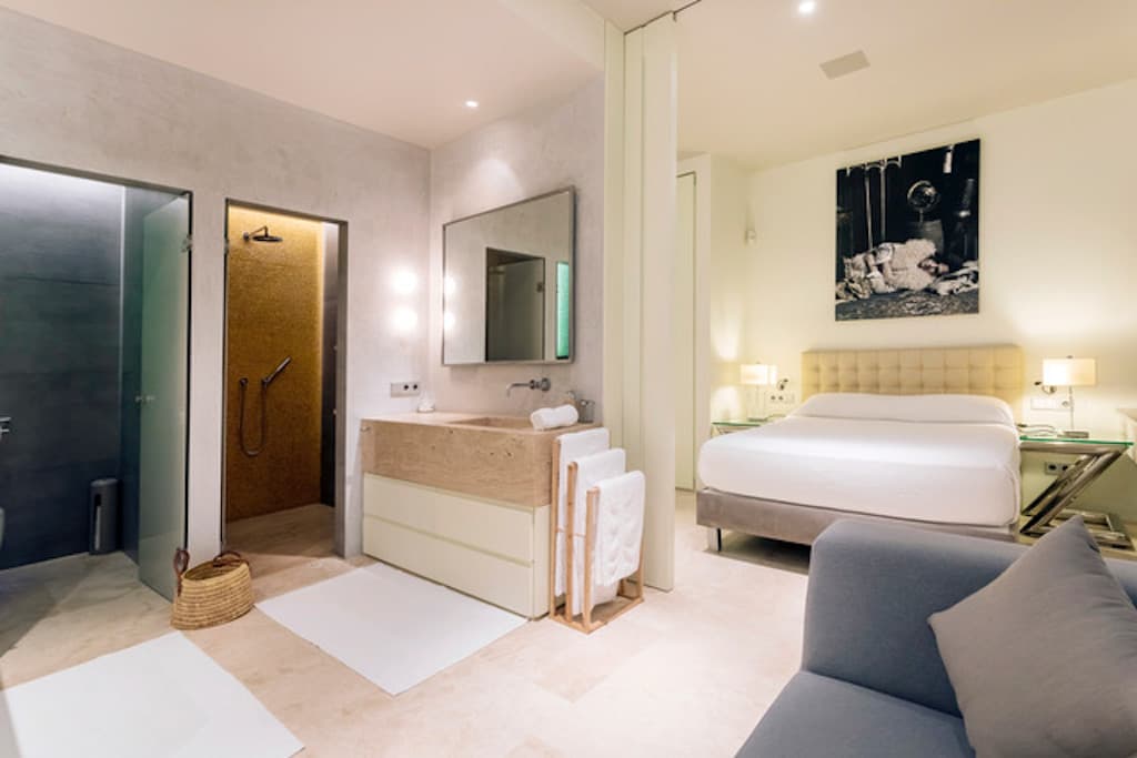 Bedroom with an open en suite bathroom at Villa Estelle, Roca Llisa, Ibiza