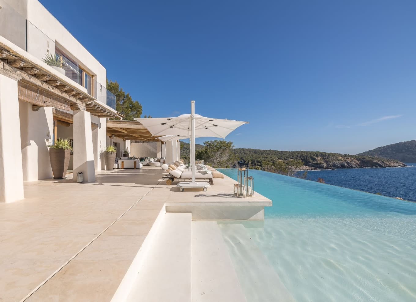 Infinity pool with parasols looking straight out over the sea at a luxury villa in Ibiza