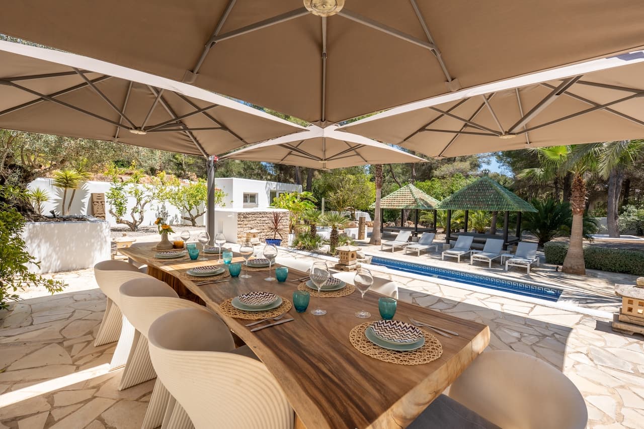 VILLA KIRA | Exclusiva Villa de Lujo Cerca de Cala Jondal con Piscina y Casa de Invitados en Sant Josep, Ibiza — photo 6