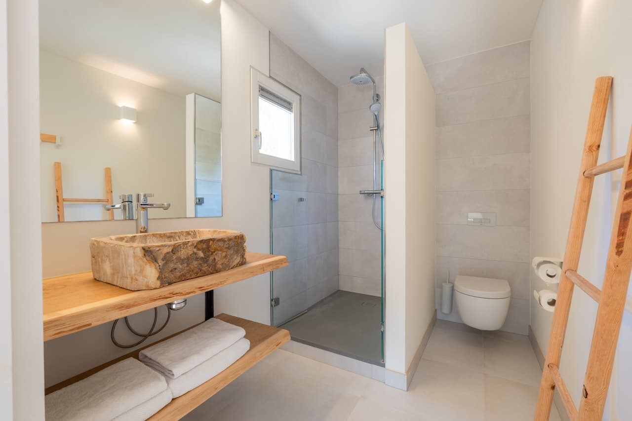 VILLA KIRA | Exclusiva Villa de Lujo Cerca de Cala Jondal con Piscina y Casa de Invitados en Sant Josep, Ibiza — photo 27