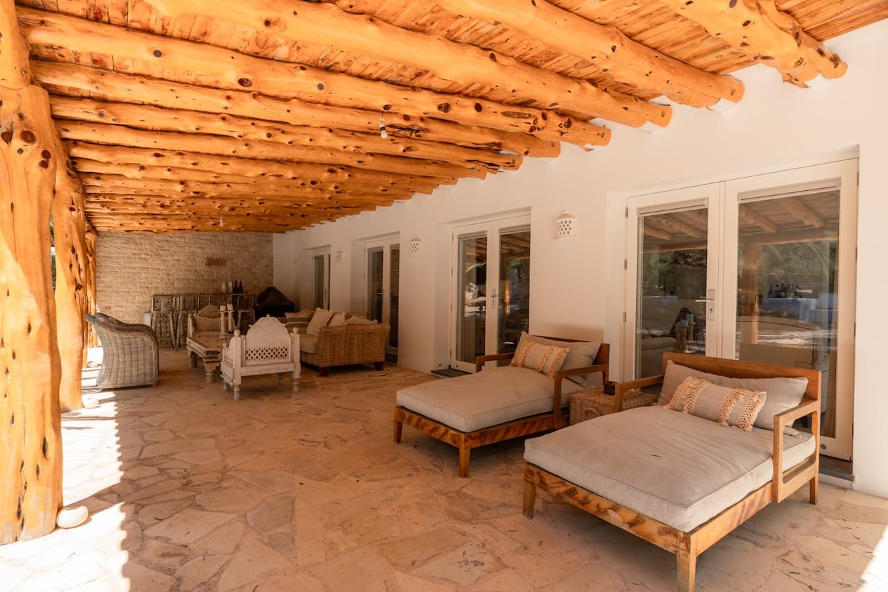 VILLA KIRA | Exclusiva Villa de Lujo Cerca de Cala Jondal con Piscina y Casa de Invitados en Sant Josep, Ibiza — photo 42