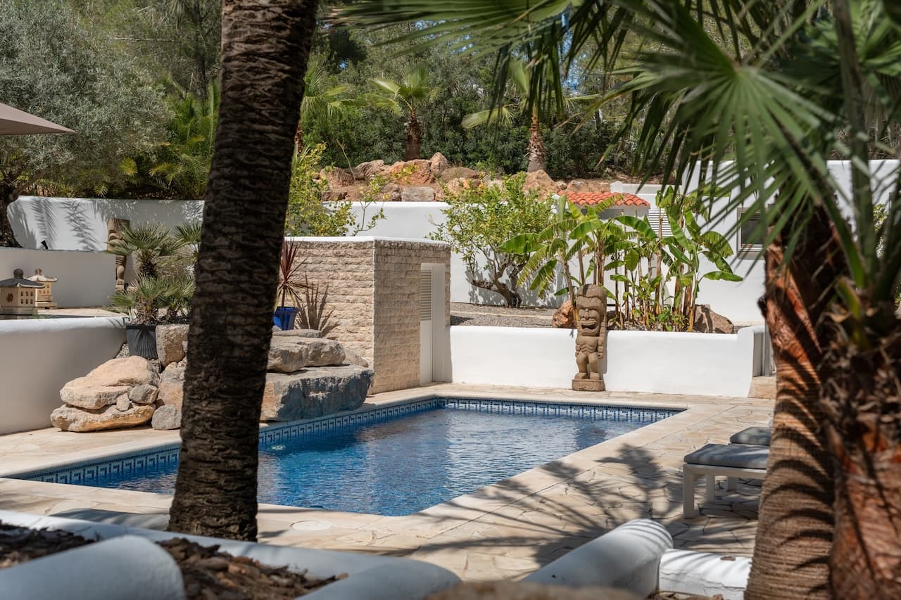 VILLA KIRA | Exclusiva Villa de Lujo Cerca de Cala Jondal con Piscina y Casa de Invitados en Sant Josep, Ibiza — photo 60