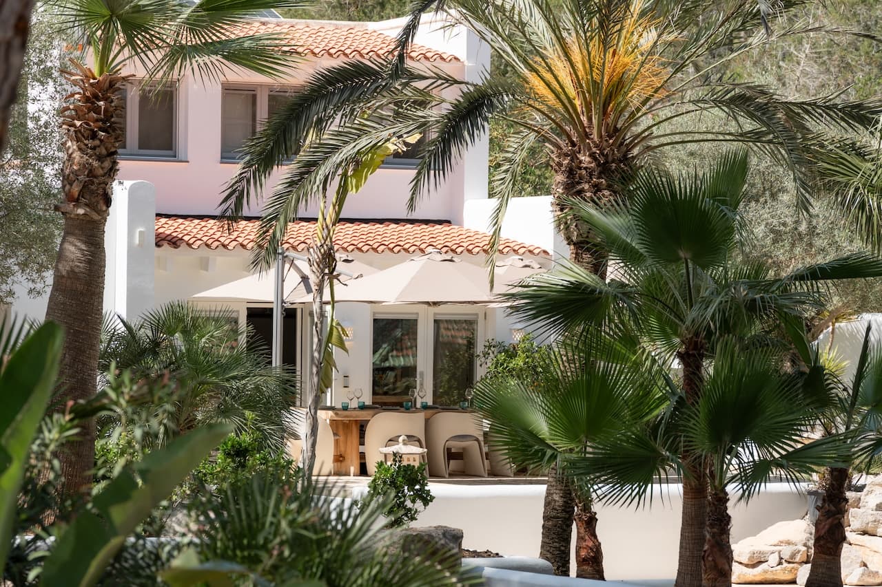 VILLA KIRA | Exclusiva Villa de Lujo Cerca de Cala Jondal con Piscina y Casa de Invitados en Sant Josep, Ibiza — photo 63