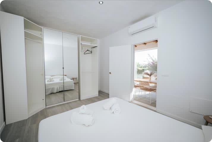 VILLA OLIVARA | Moderna Finca con Piscina y Amplio Jardín en Sant Jordi Ses Salines, Ibiza — photo 17