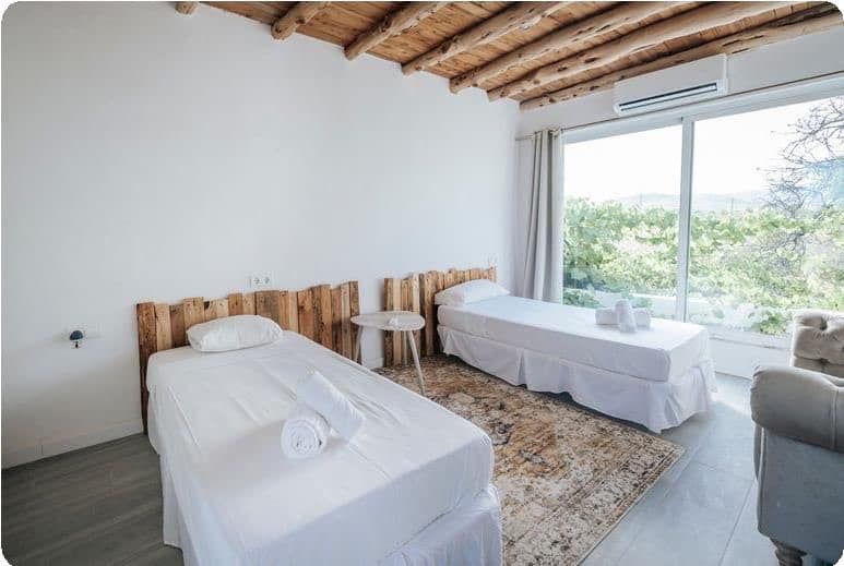 VILLA OLIVARA | Moderna Finca con Piscina y Amplio Jardín en Sant Jordi Ses Salines, Ibiza — photo 18