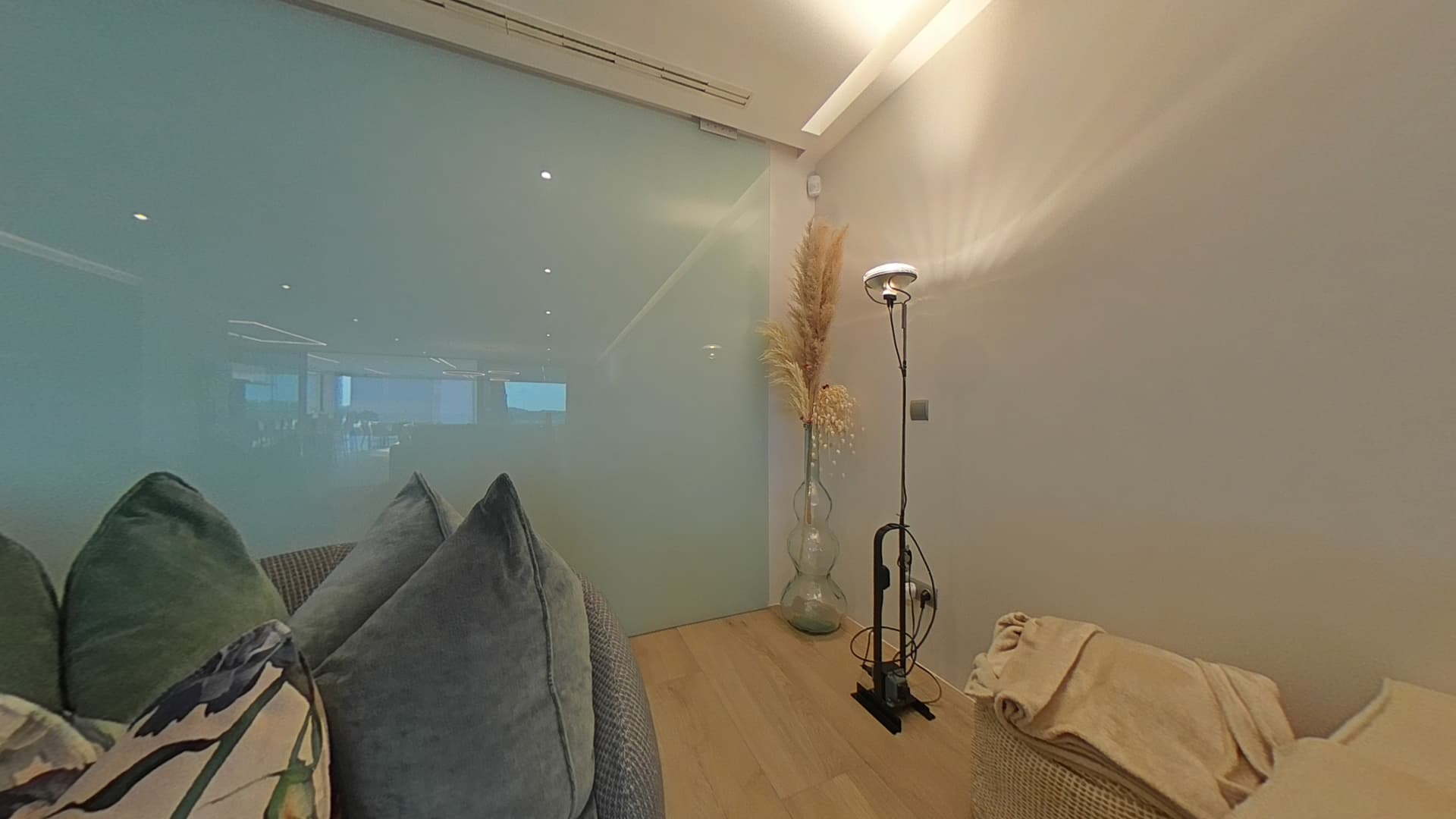 ESPACIOSO APARTAMENTO EN PLANTA BAJA EN URBANIZACIÓN DE LUJO, Talamanca, Ibiza — photo 32