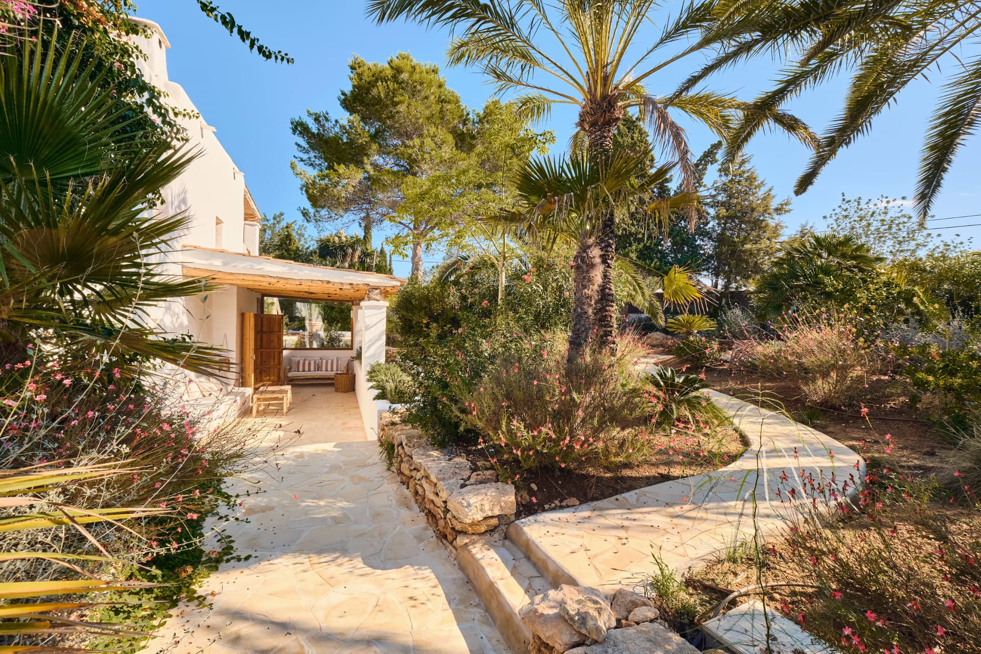 CAN ESPLENDOR | Exclusiva Finca Ibicenca Histórica Renovada con Casas de Huéspedes y Piscina en Puig d'en Valls, Ibiza — photo 4