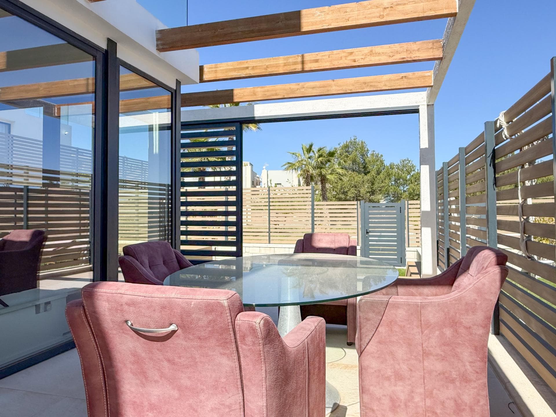 Casa de diseño en Cala Tarida con 3 habitaciones, vistas al mar y espectaculares puestas de sol — photo 4