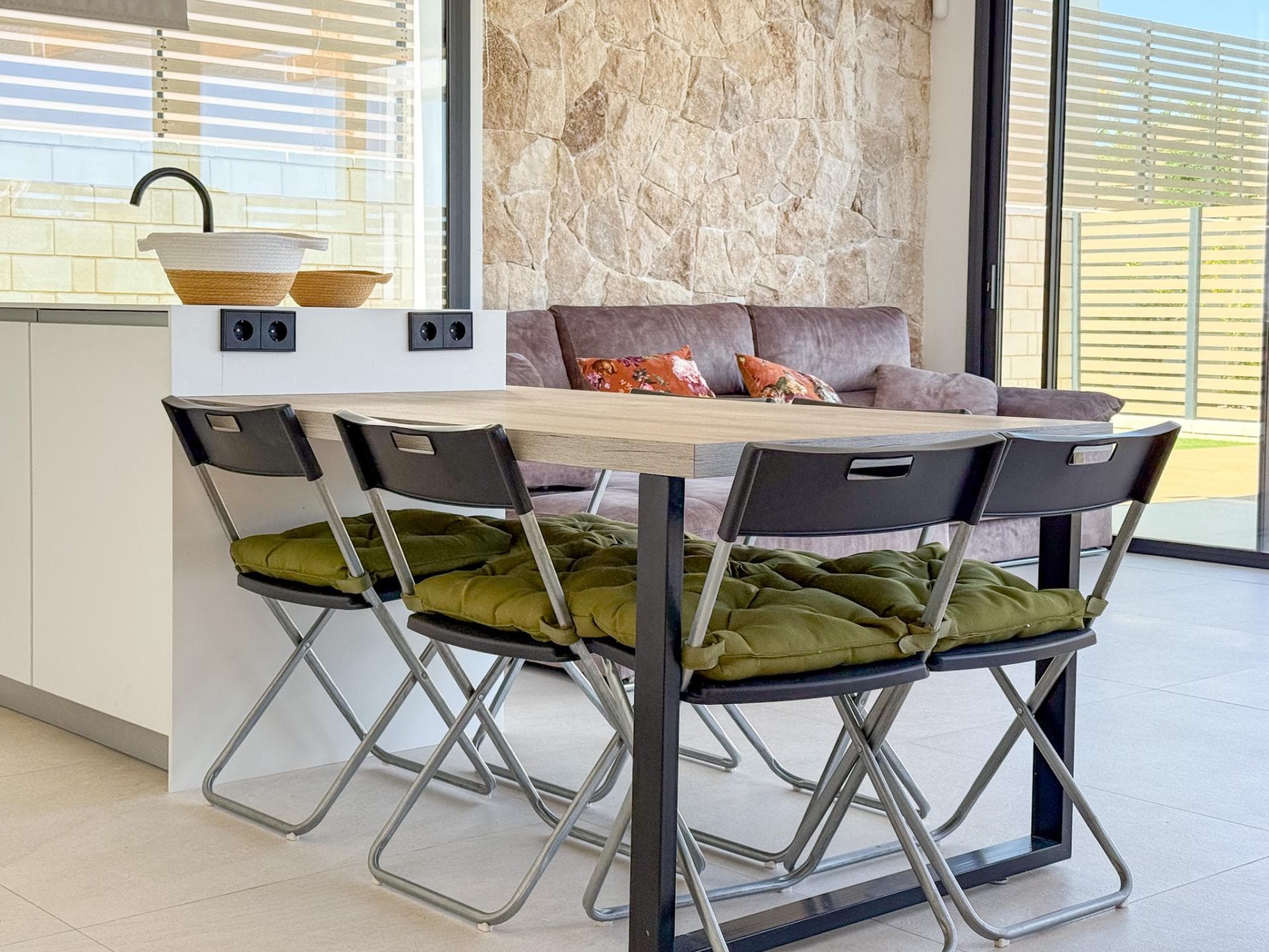 Casa de diseño en Cala Tarida con 3 habitaciones, vistas al mar y espectaculares puestas de sol — photo 10