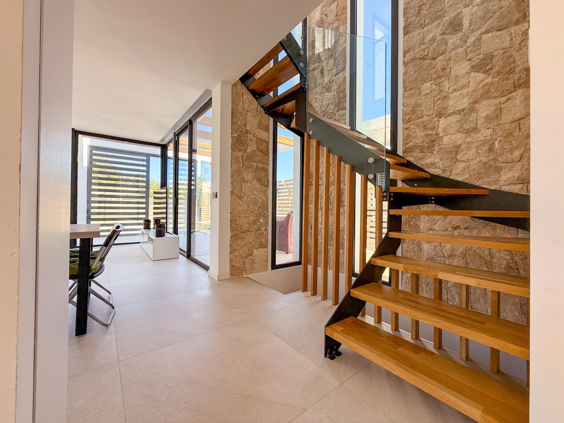 Casa de diseño en Cala Tarida con 3 habitaciones, vistas al mar y espectaculares puestas de sol — photo 11
