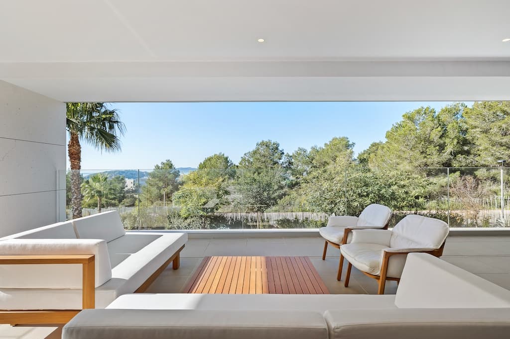 APARTAMENTO DE LUJO EN URBANIZACION CERRADA CON PISCINA, GYMNASIO Y VISTAR MAR, Cap Martinet, Ibiza — Apartamento, Cap Martinet · Santa Eulària des Riu, Ibiza