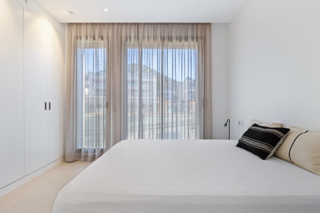 APARTAMENTO DE LUJO EN URBANIZACION CERRADA CON PISCINA, GYMNASIO Y VISTAR MAR, Cap Martinet, Ibiza — photo 15