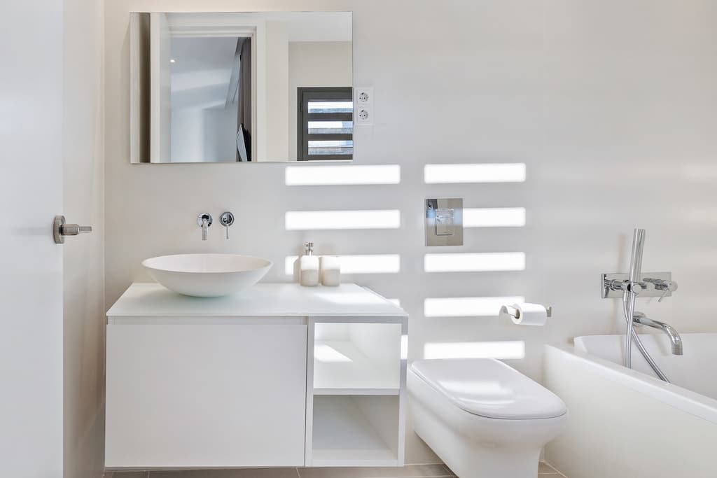 APARTAMENTO DE LUJO EN URBANIZACION CERRADA CON PISCINA, GYMNASIO Y VISTAR MAR, Cap Martinet, Ibiza — photo 16