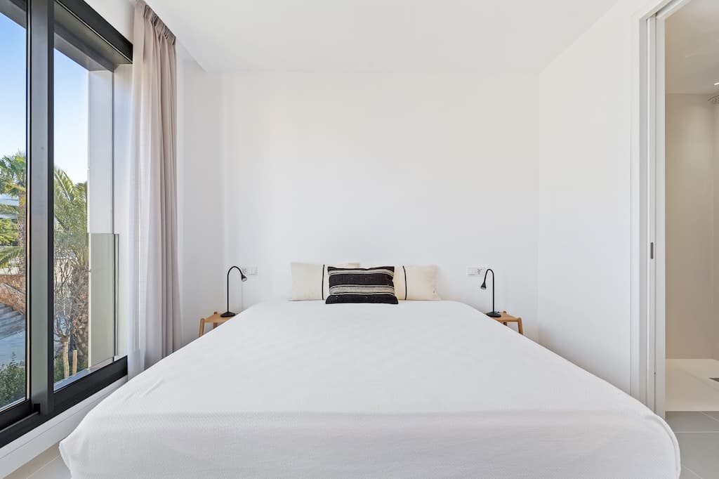 APARTAMENTO DE LUJO EN URBANIZACION CERRADA CON PISCINA, GYMNASIO Y VISTAR MAR, Cap Martinet, Ibiza — photo 17