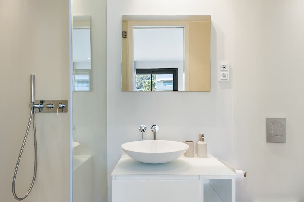 APARTAMENTO DE LUJO EN URBANIZACION CERRADA CON PISCINA, GYMNASIO Y VISTAR MAR, Cap Martinet, Ibiza — photo 18