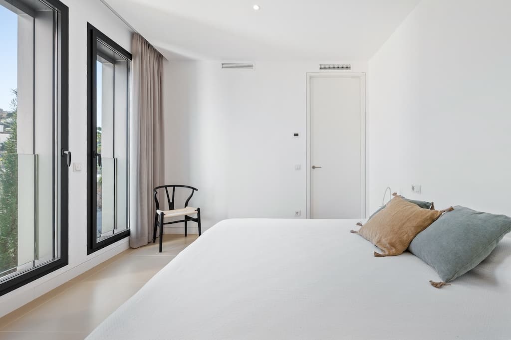 APARTAMENTO DE LUJO EN URBANIZACION CERRADA CON PISCINA, GYMNASIO Y VISTAR MAR, Cap Martinet, Ibiza — photo 19