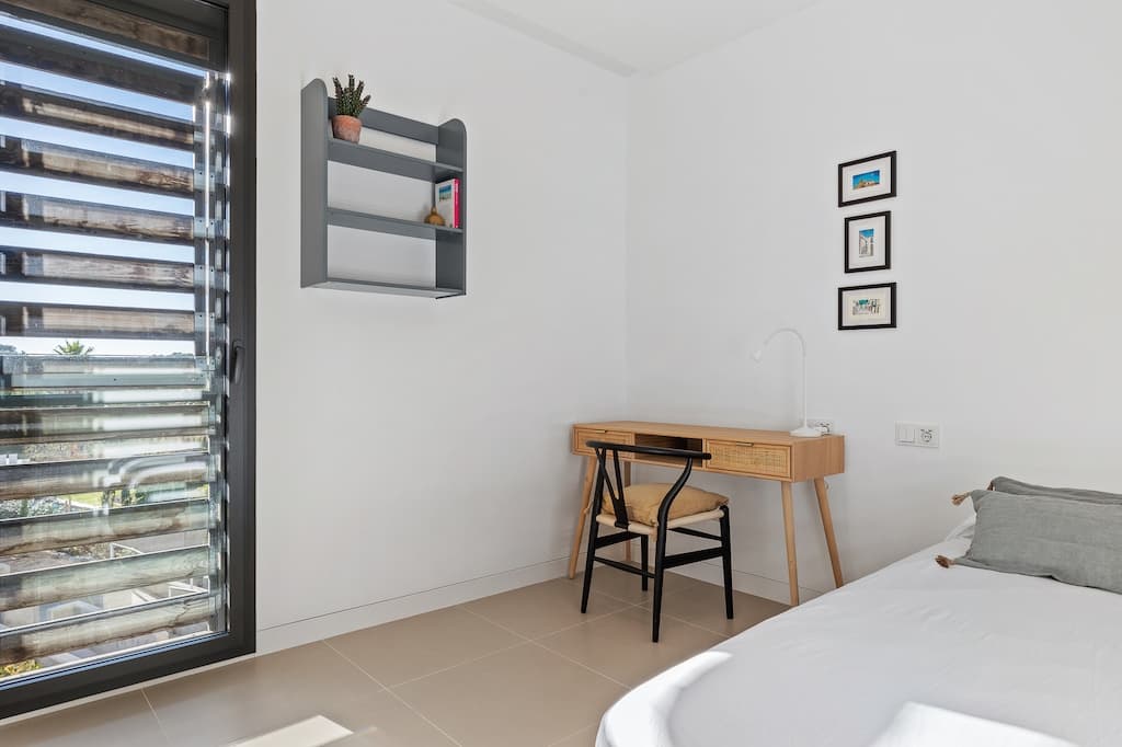APARTAMENTO DE LUJO EN URBANIZACION CERRADA CON PISCINA, GYMNASIO Y VISTAR MAR, Cap Martinet, Ibiza — photo 24