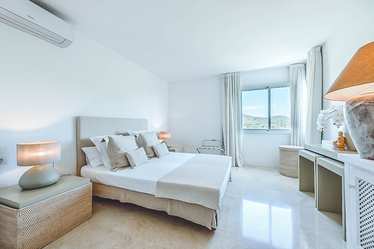 VILLA EVELYN, Cala Jondal, Ibiza — photo 11