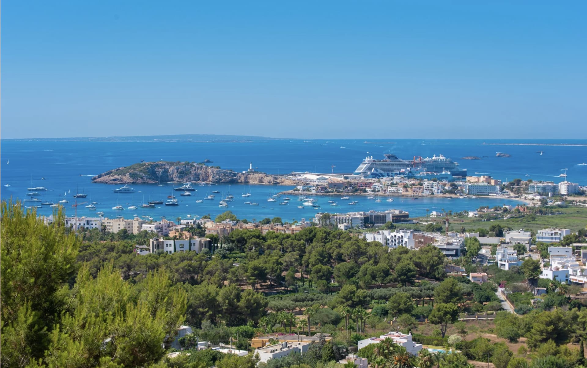 VILLA BAILE, con vistas panoramicas al mar en urbanizacion cerrada, Can Rimbau, Ibiza — photo 25