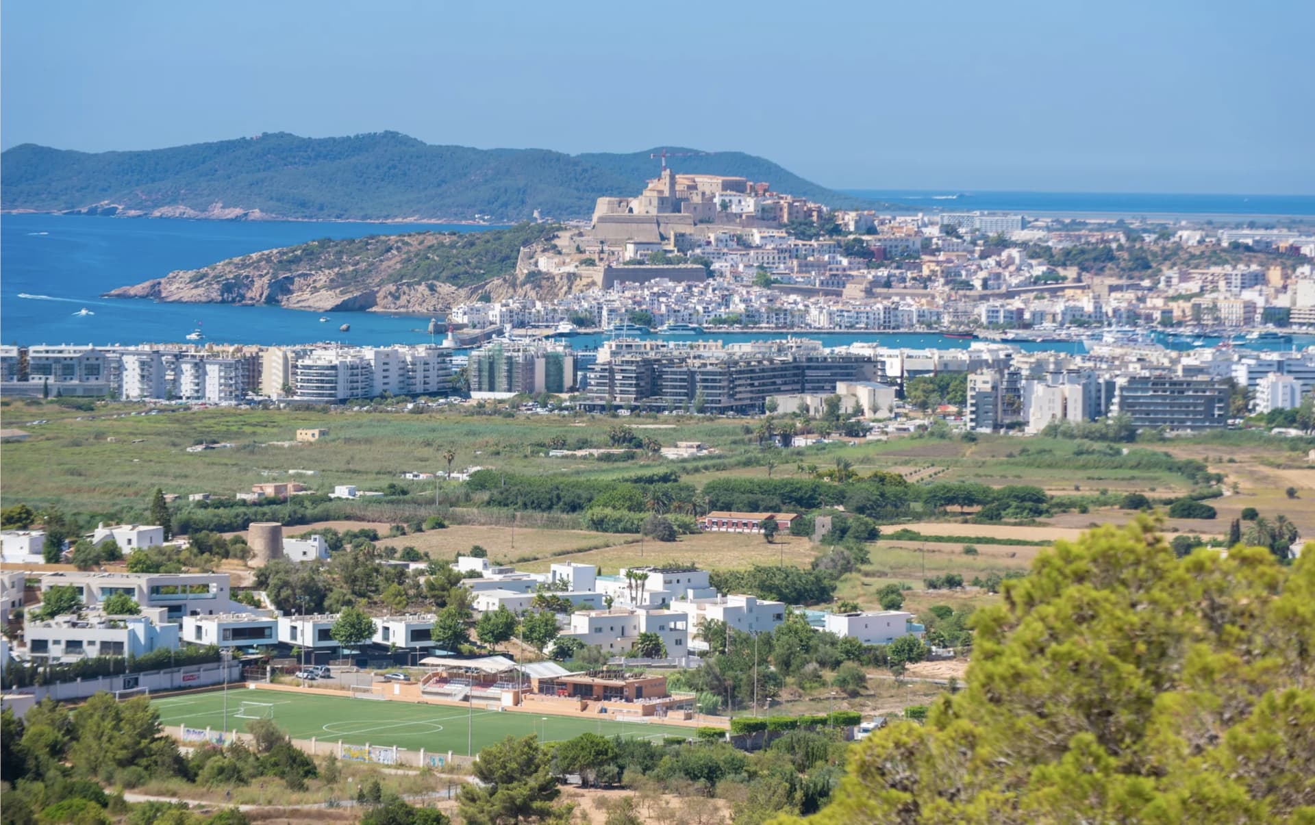 VILLA BAILE, con vistas panoramicas al mar en urbanizacion cerrada, Can Rimbau, Ibiza — photo 27