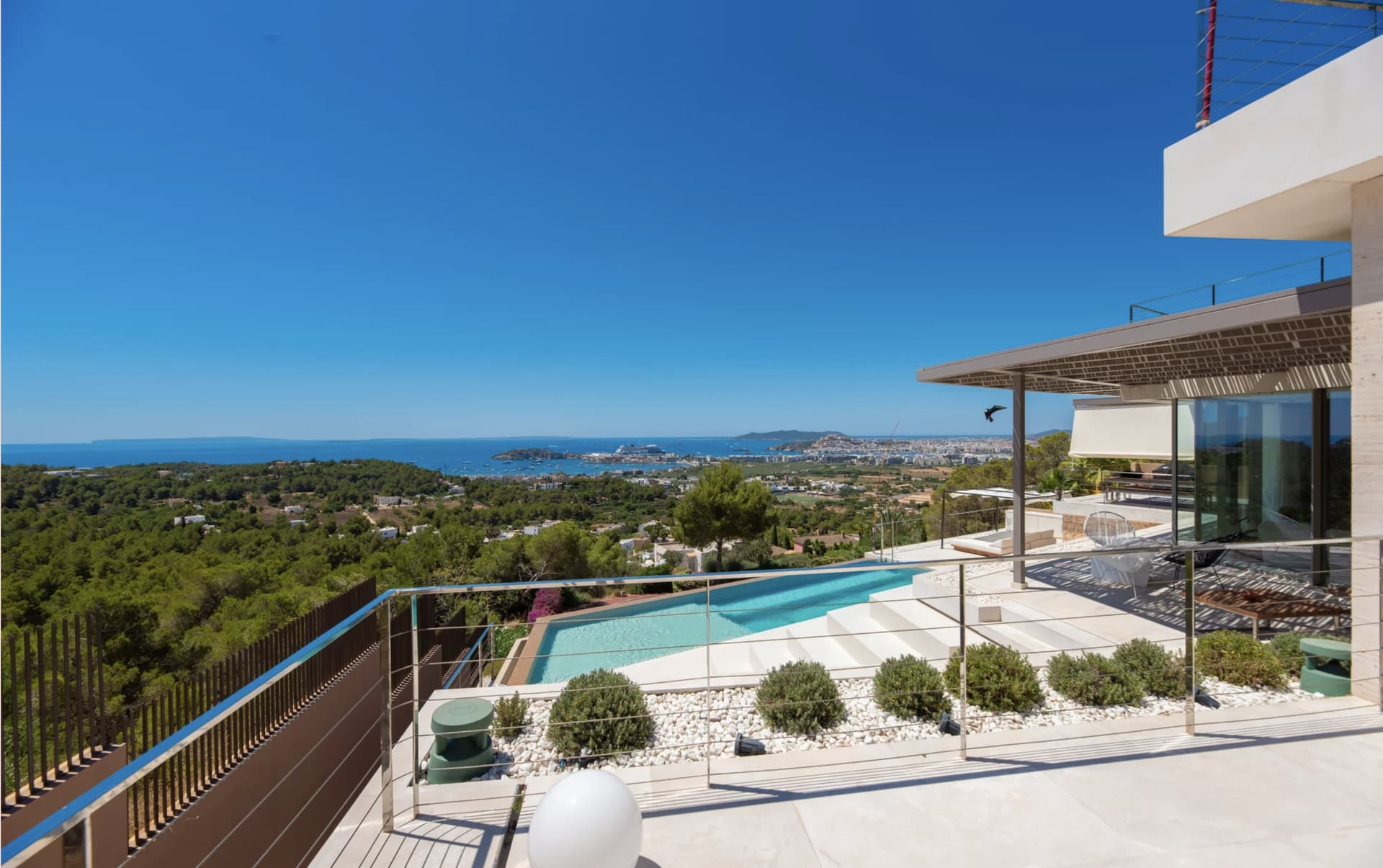 VILLA BAILE, con vistas panoramicas al mar en urbanizacion cerrada, Can Rimbau, Ibiza — photo 28