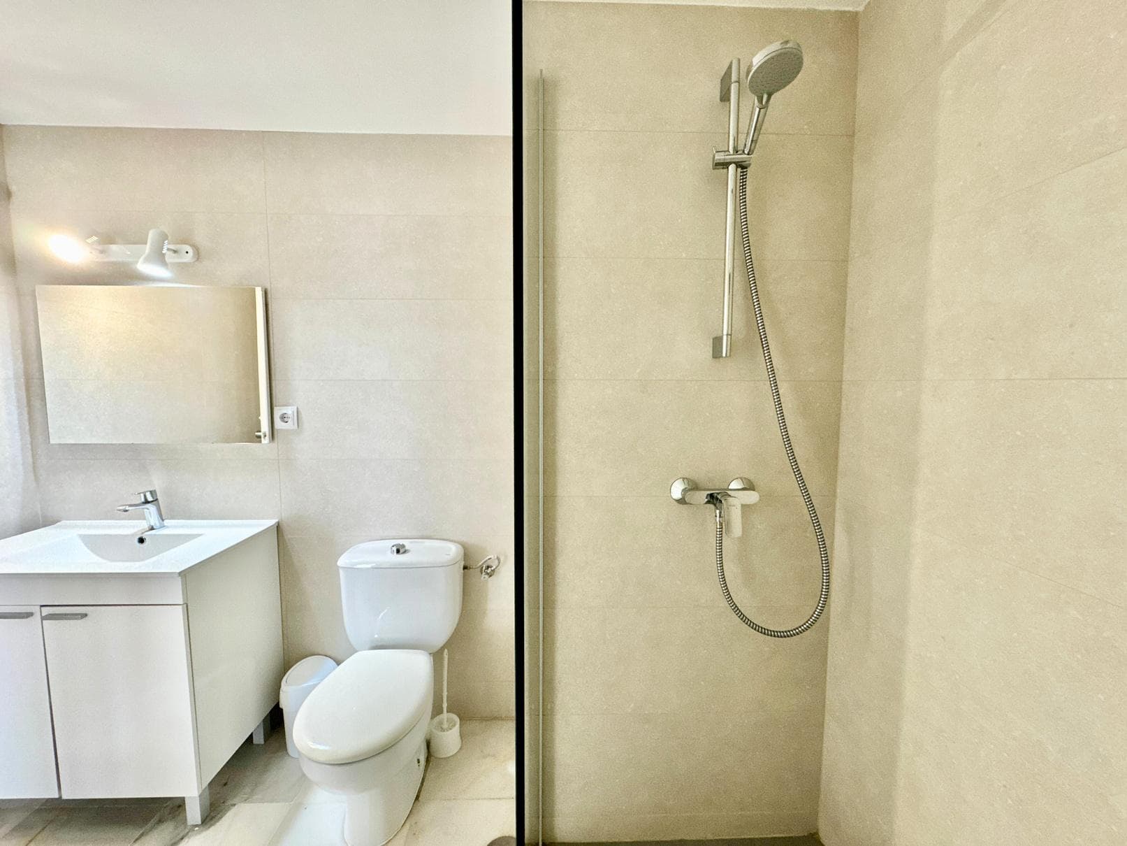Apartamento de 1 dormitorio con terraza y piscina, Marina Botafoch, Ibiza — photo 13