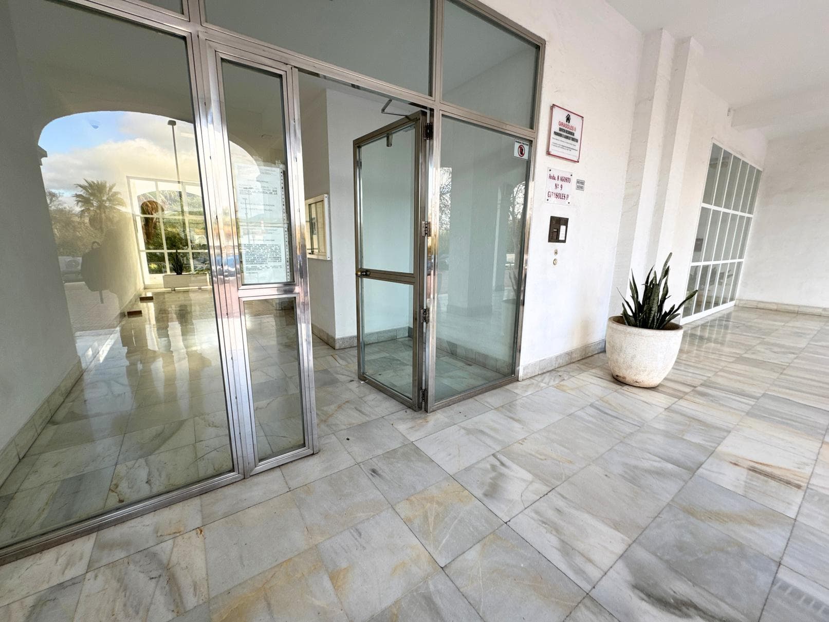 Apartamento de 1 dormitorio con terraza y piscina, Marina Botafoch, Ibiza — photo 18