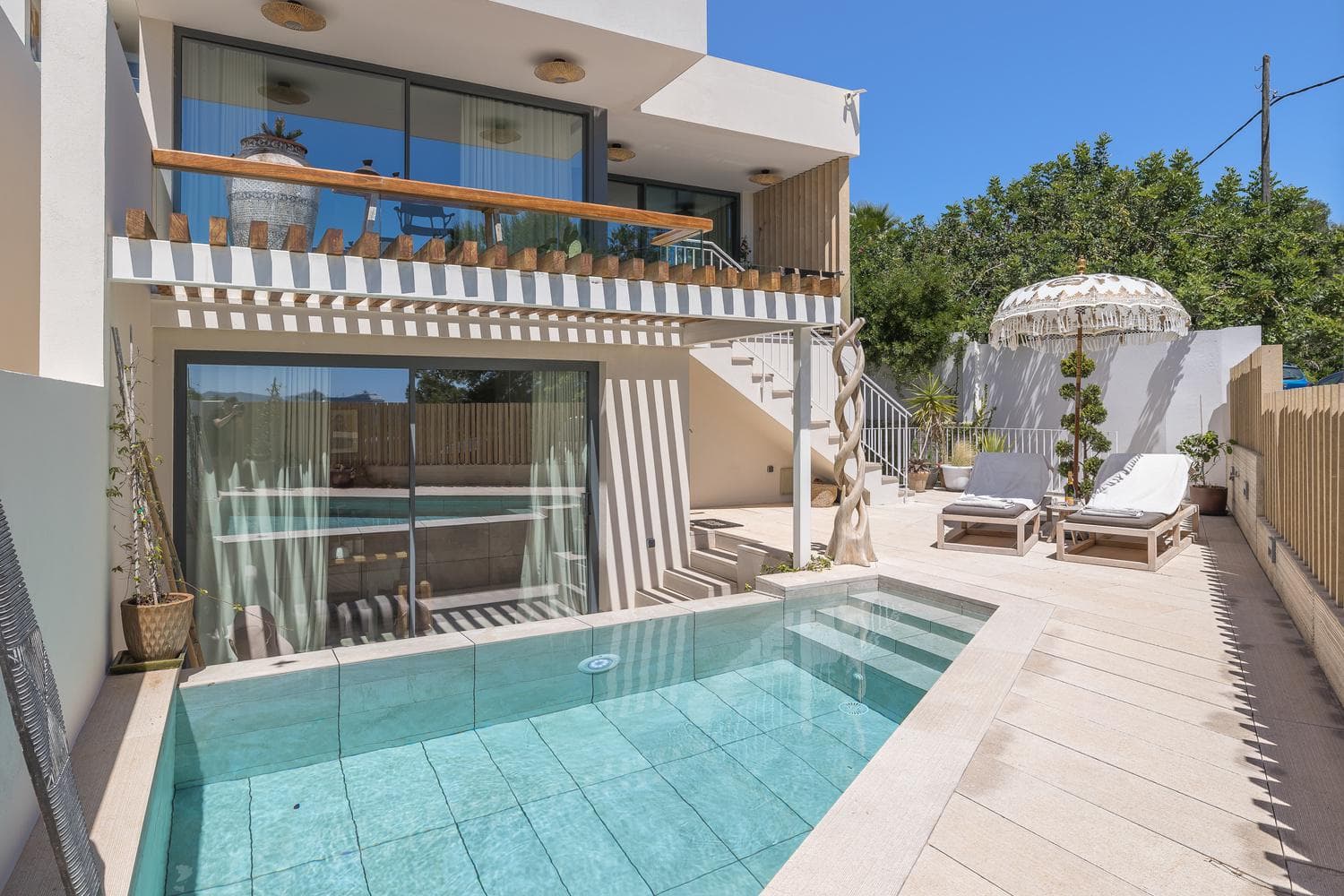 Talamanca Residence – Exclusivo Dúplex | 3 Dormitorios, Piscina Privada, Jardín y Vistas Panorámicas — Villa, Marina Botafoc - Platja de Talamanca · Eivissa, Ibiza
