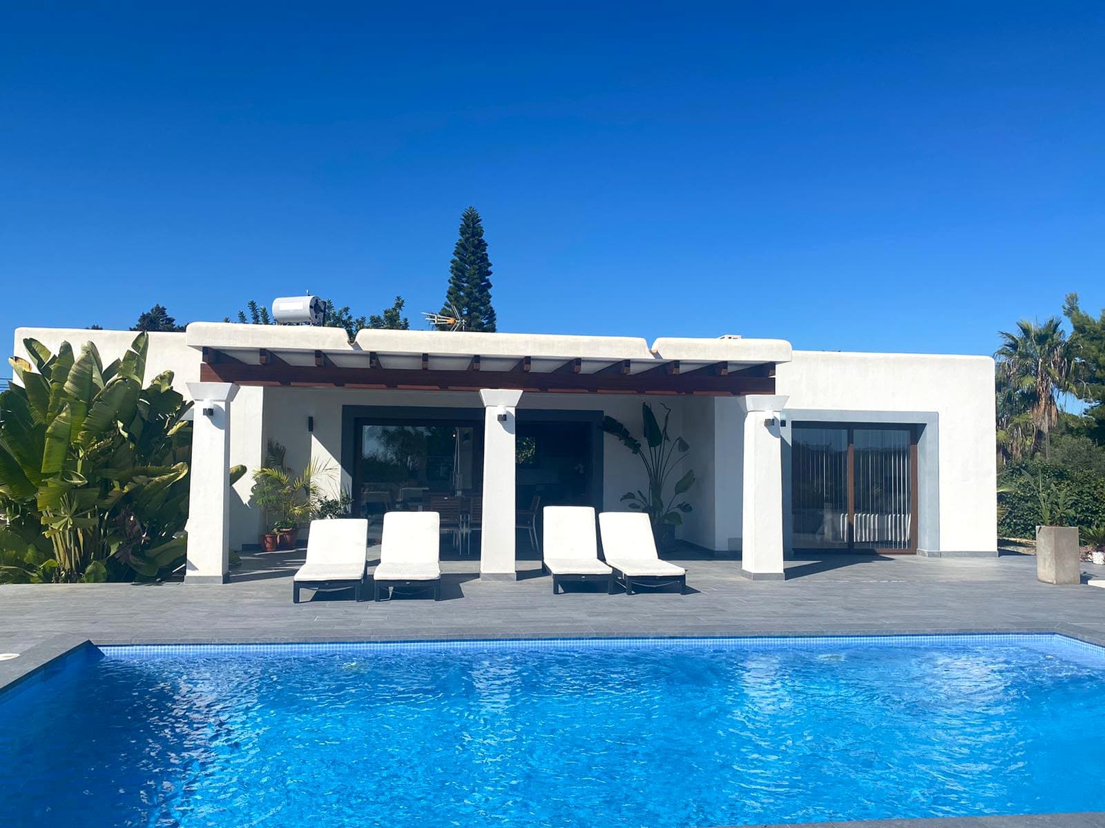 Casa en Alquiler Invierno| 3 Dormitorios, Piscina y 7.000 m² de Parcela en Santa Eulalia, Ibiza — photo 11