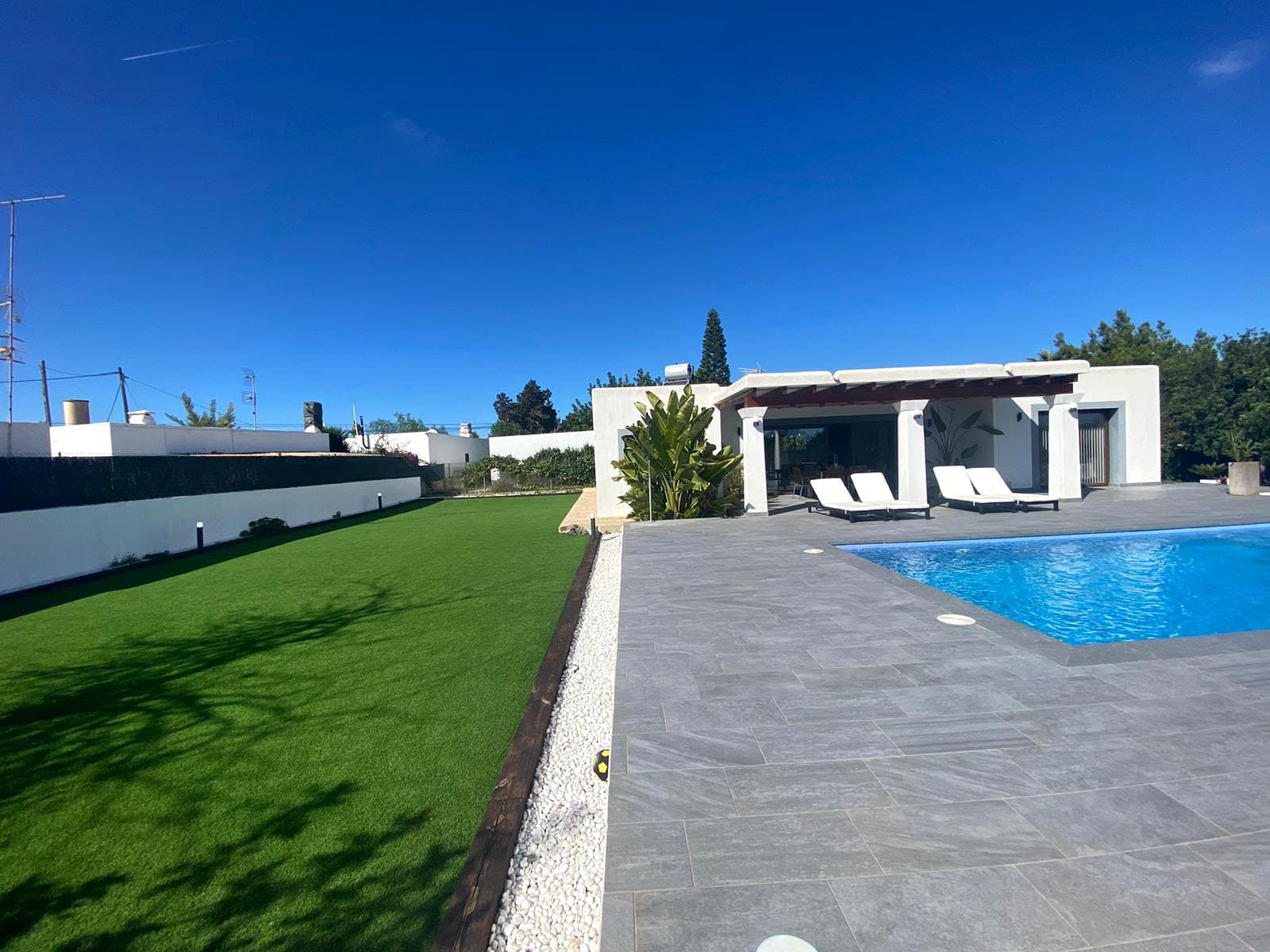 Casa en Alquiler Invierno| 3 Dormitorios, Piscina y 7.000 m² de Parcela en Santa Eulalia, Ibiza — photo 16