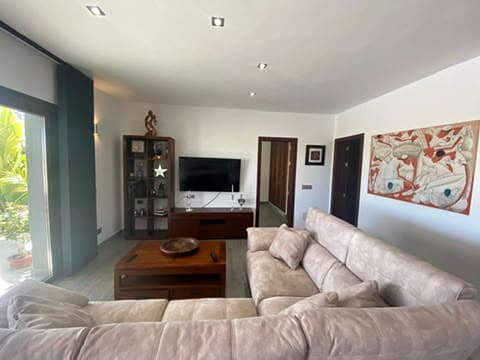 Casa en Alquiler Invierno| 3 Dormitorios, Piscina y 7.000 m² de Parcela en Santa Eulalia, Ibiza — photo 3 of 18