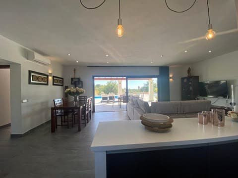 Casa en Alquiler Invierno| 3 Dormitorios, Piscina y 7.000 m² de Parcela en Santa Eulalia, Ibiza — photo 4