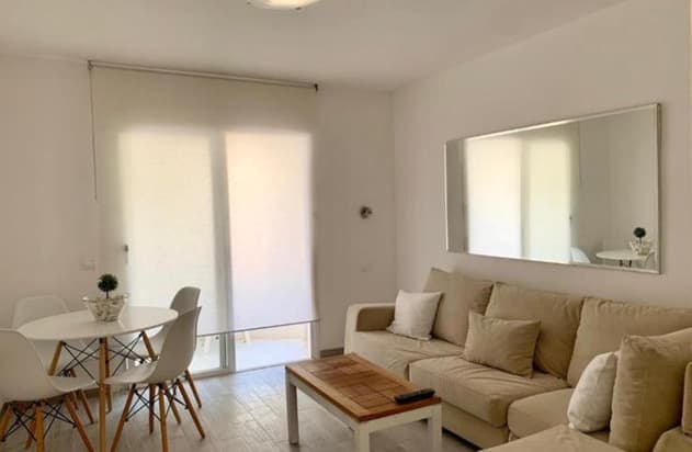 Apartamento en Siesta | Terraza Cubierta y Piscina Comunitaria, Santa Eulalia, Ibiza — photo 2 of 7